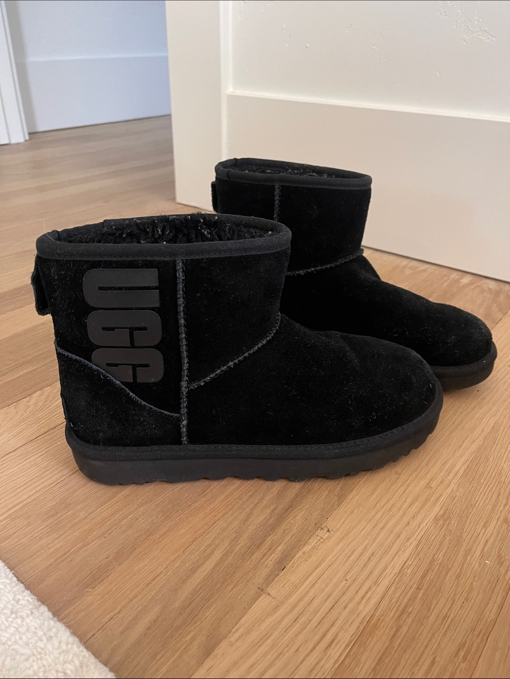 UGG Black classic Ugg mini with Ugg logo